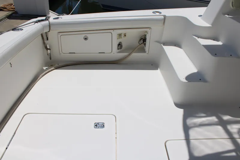 Worth The Wake Yacht Photos Pics 2006 Silverton 42 Convertible boat deck with storage compartment and steps.