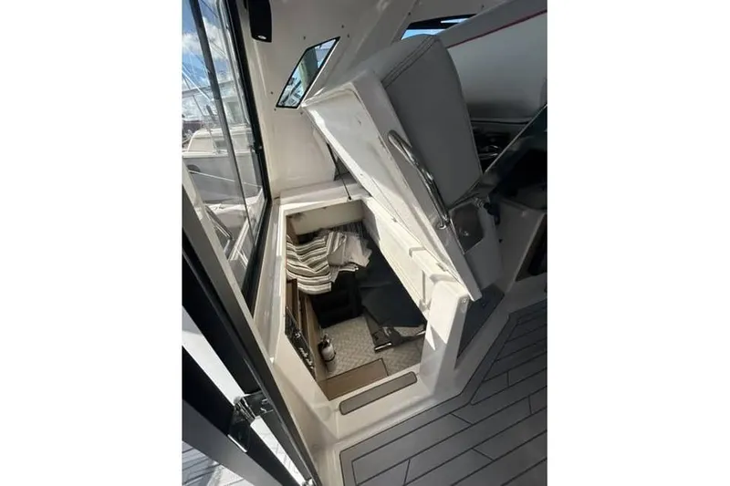 Venessa 1968 - Brokerage Kevin Yacht Photos Pics 2026 Solara S-310 SB boat interior with seating and storage area.