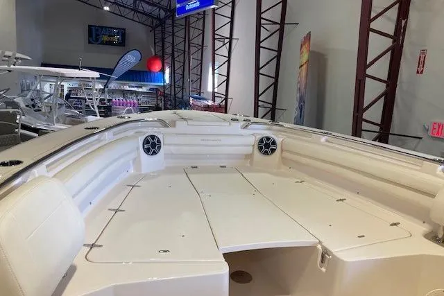  Yacht Photos Pics 2026 Grady-White Canyon 336 boat interior, showcasing spacious seating and modern design.