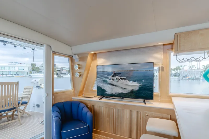 Silvius Brabo Yacht Photos Pics Interior of 2000 Navigator 53 Classic yacht with TV and blue chair.