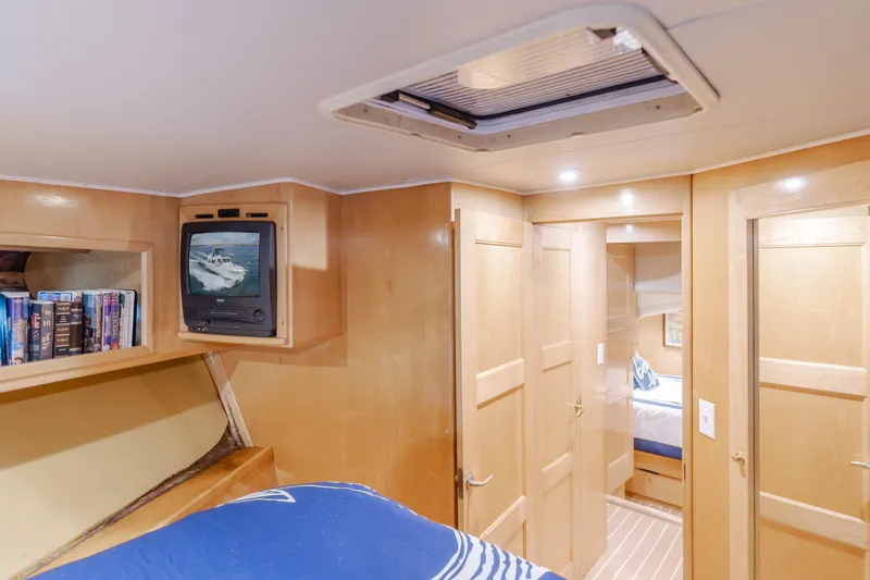 Silvius Brabo Yacht Photos Pics Cozy cabin interior of 2000 Navigator 53 Classic yacht with TV and bookshelves.