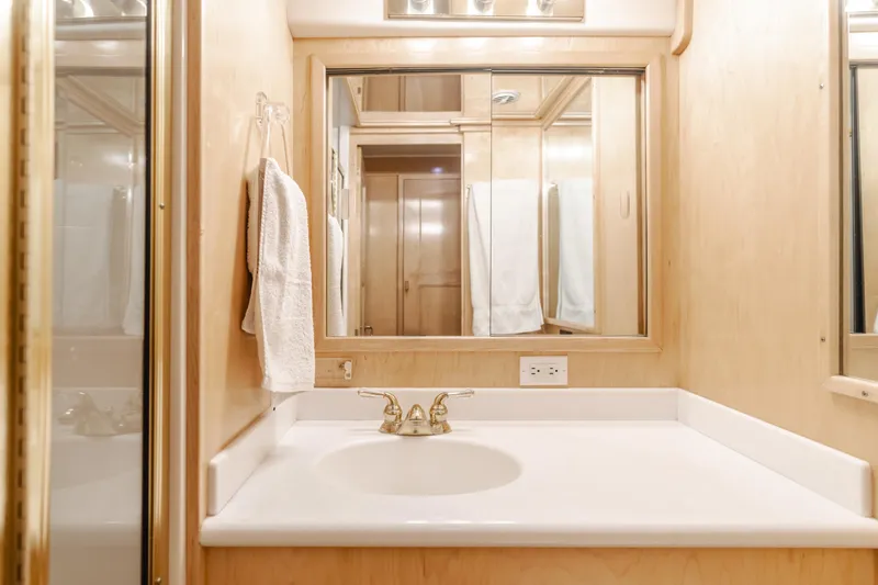 Silvius Brabo Yacht Photos Pics Luxurious bathroom in 2000 Navigator 53 Classic yacht with elegant fixtures and large mirror.