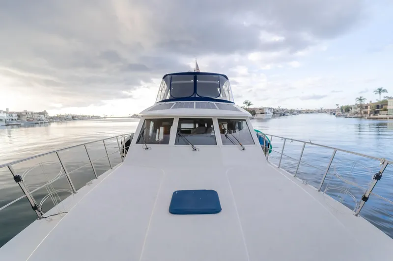 Silvius Brabo Yacht Photos Pics Navigator 53 Classic yacht from 2000 on calm waters under cloudy skies.