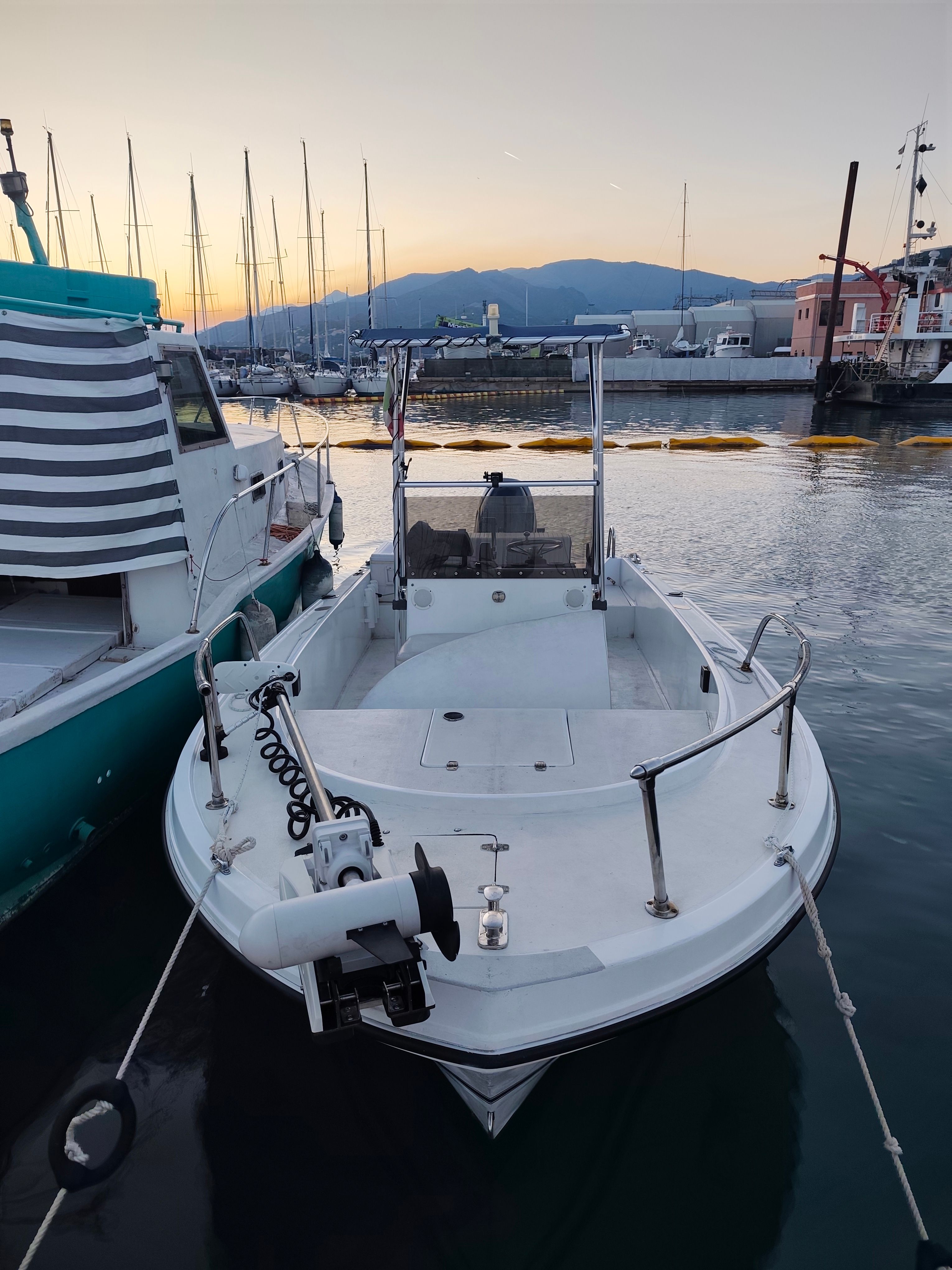 1990 Mako 211 Center Console