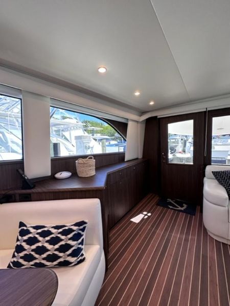 2005 Viking 52