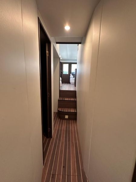 2005 Viking 52