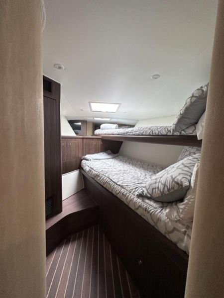 2005 Viking 52
