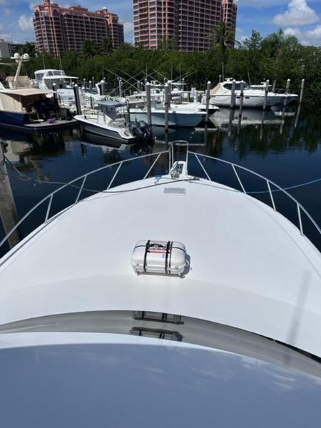 2005 Viking 52
