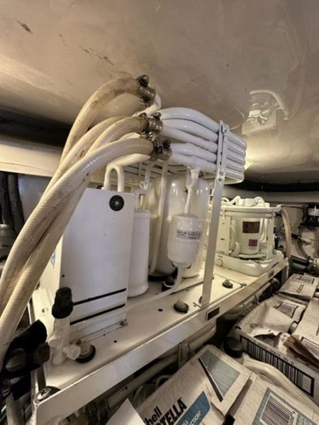 2005 Viking 52