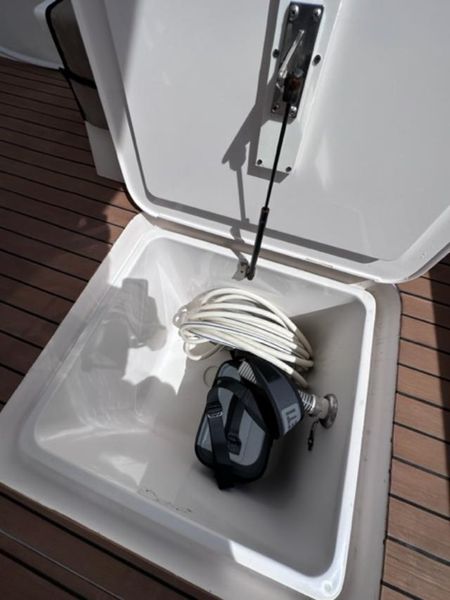 2005 Viking 52