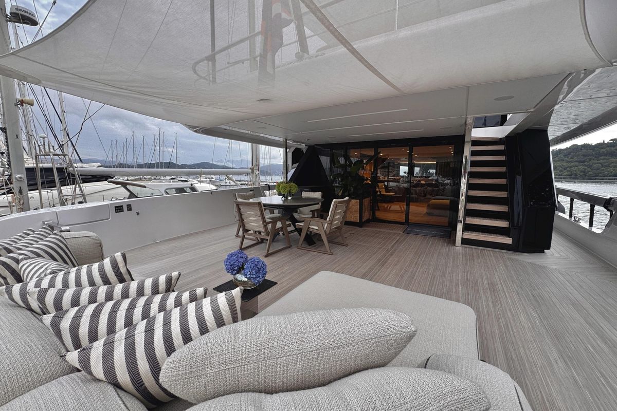 2025 Ferretti Yachts 87 