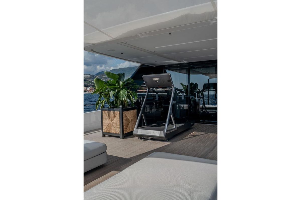 2025 Ferretti Yachts 87 