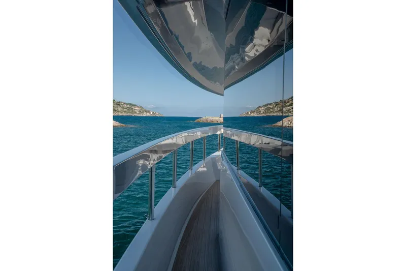  Yacht Photos Pics Ferretti Yachts INFYNITO 90, 2025 model, sleek deck view with ocean backdrop.