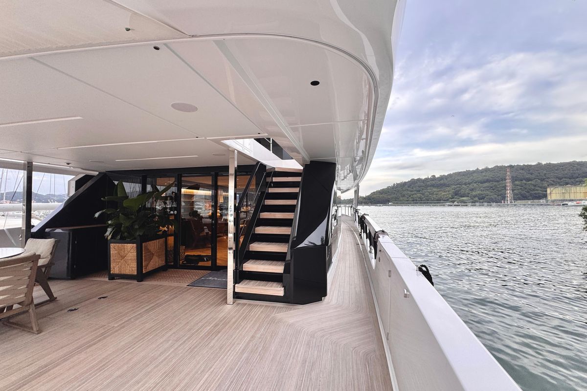 2025 Ferretti Yachts 87 