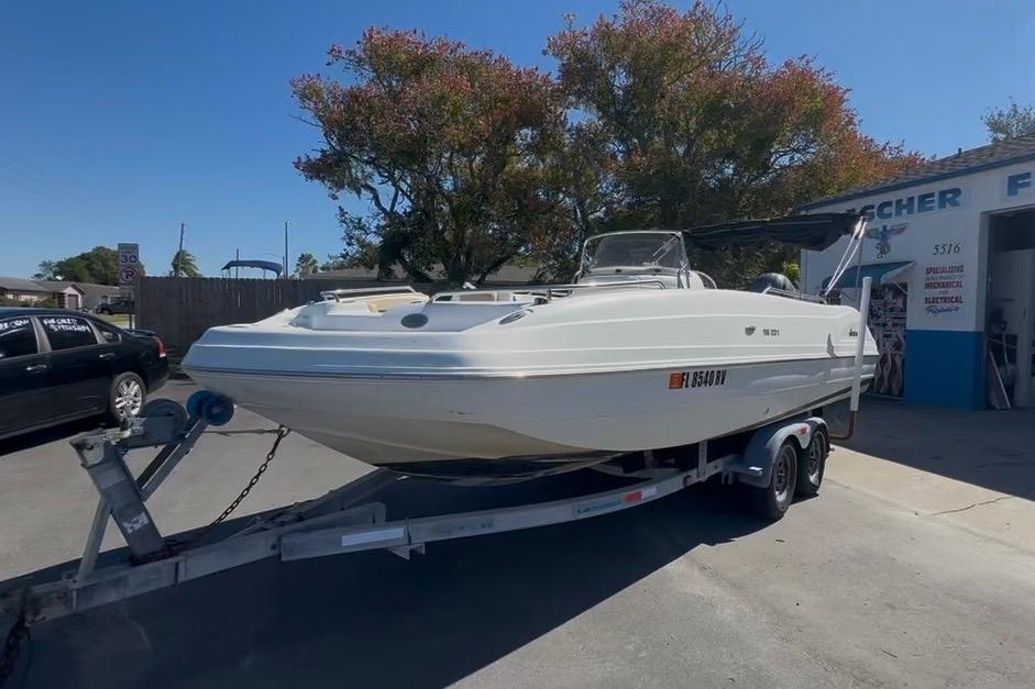 Hurricane SunDeck 237 OB
