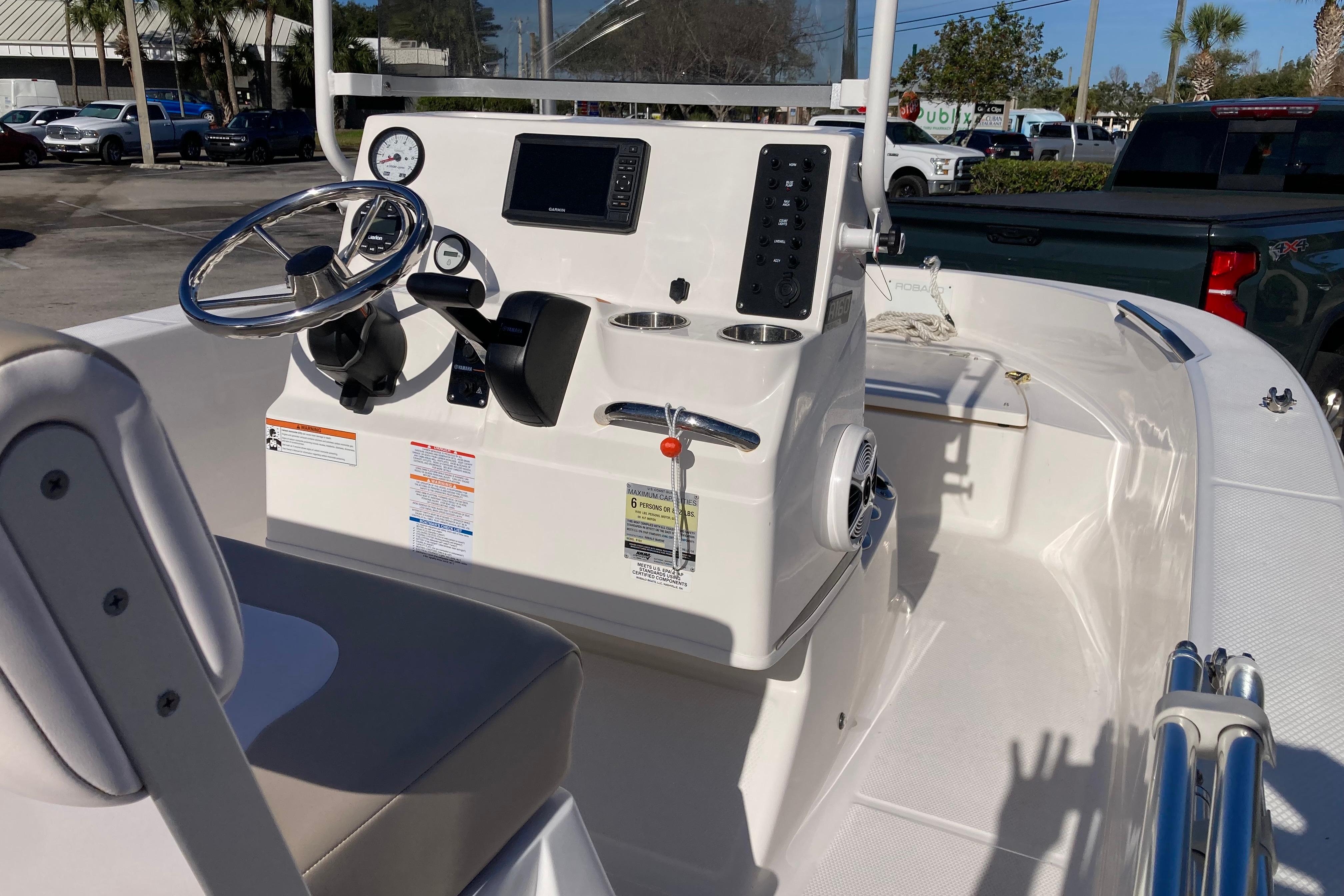 2020 Robalo R160 Center Console - Image 4