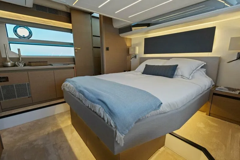 How Sweet It Is Yacht Photos Pics Master Stateroom