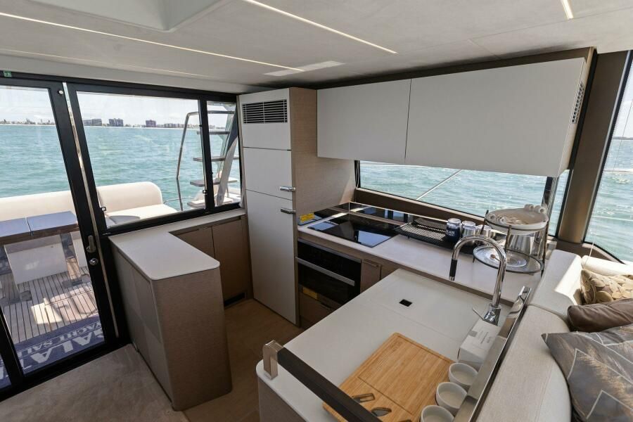 2022 Prestige 59 