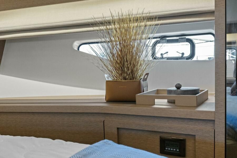 2022 Prestige 59 