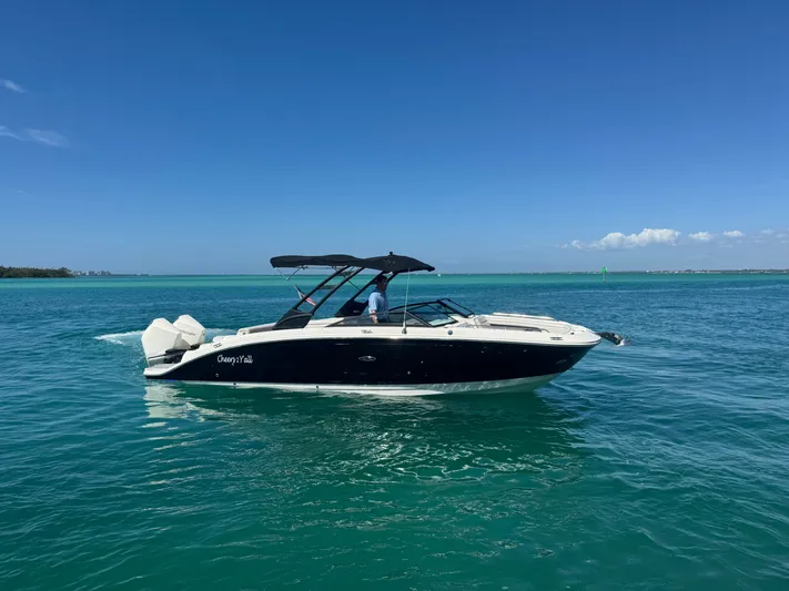  Yacht Photos Pics 2021 Sea Ray SDX 290 Outboard on blue water.