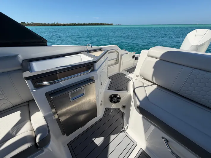  Yacht Photos Pics Interior of 2021 Sea Ray SDX 290 Outboard with ocean view.