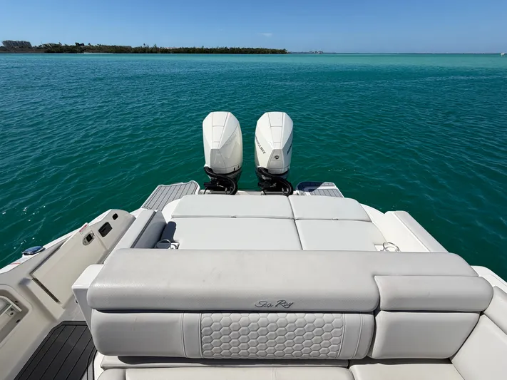  Yacht Photos Pics Sea Ray SDX 290 Outboard 2021 on calm waters.