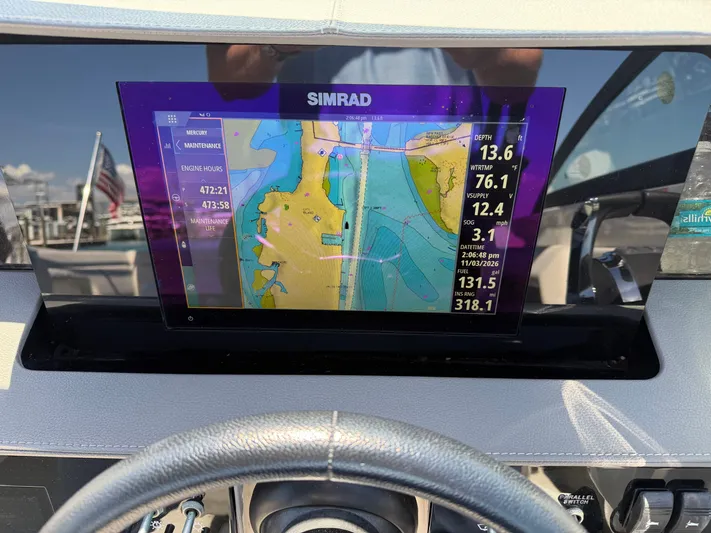  Yacht Photos Pics Simrad navigation system on Sea Ray SDX 290 Outboard 2021 boat.