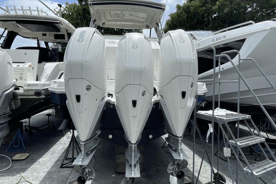 2020 Sea Ray 320 Sundancer Outboard