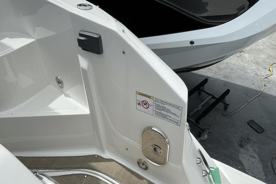 2020 Sea Ray 320 Sundancer Outboard