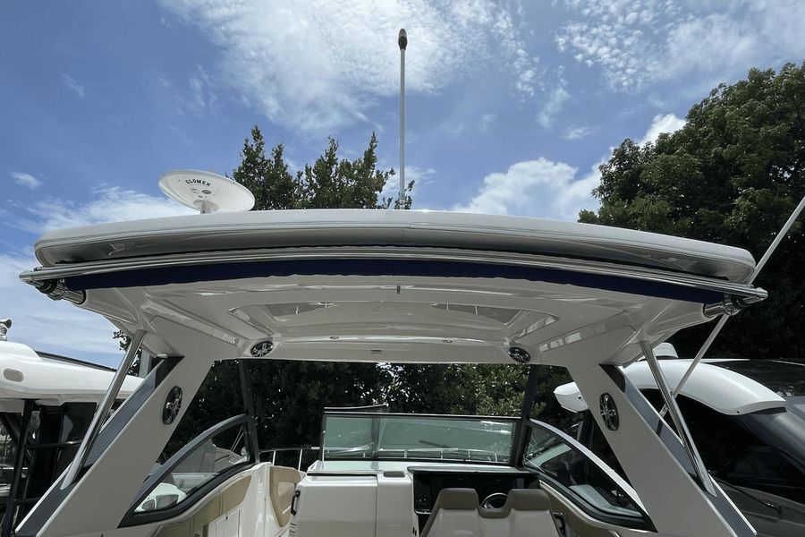 2020 Sea Ray 320 Sundancer Outboard