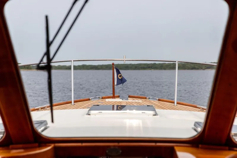 Kite Yacht Photos Pics 2014 Hinckley Talaria 43 yacht deck view with flag on calm water.