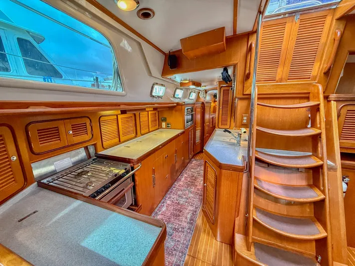 Bluepearl Yacht Photos Pics Luxurious interior of 2006 Passport Vista 515CC yacht with wooden cabinetry and modern amenities.