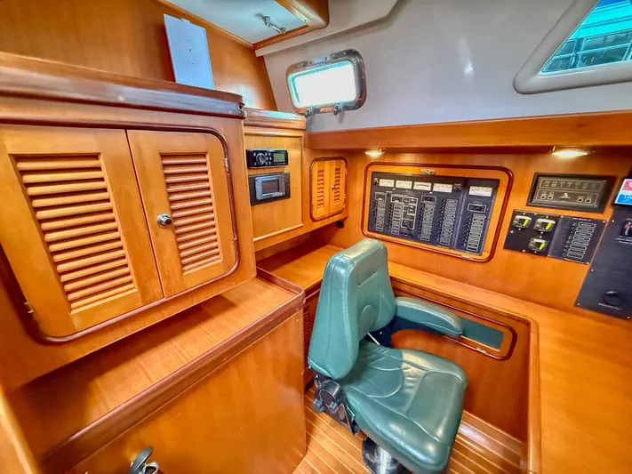 Bluepearl Yacht Photos Pics Interior of 2006 Passport Vista 515CC yacht with wooden cabinetry and control panel.