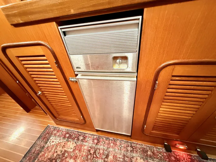 Bluepearl Yacht Photos Pics Wooden interior of 2006 Passport Vista 515CC yacht with built-in stainless steel fridge.