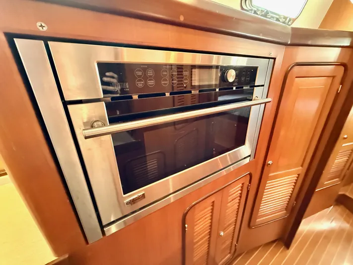 Bluepearl Yacht Photos Pics Stainless steel oven in 2006 Passport Vista 515CC yacht kitchen.