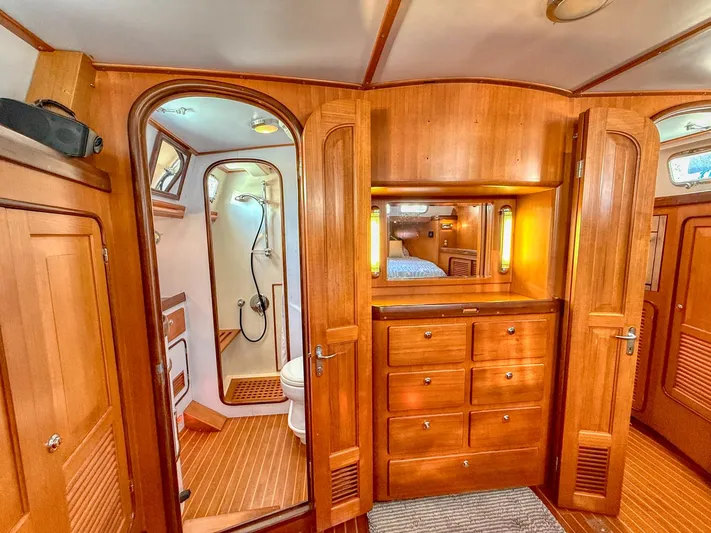 Bluepearl Yacht Photos Pics Luxurious wooden interior of 2006 Passport Vista 515CC yacht with bathroom and storage.