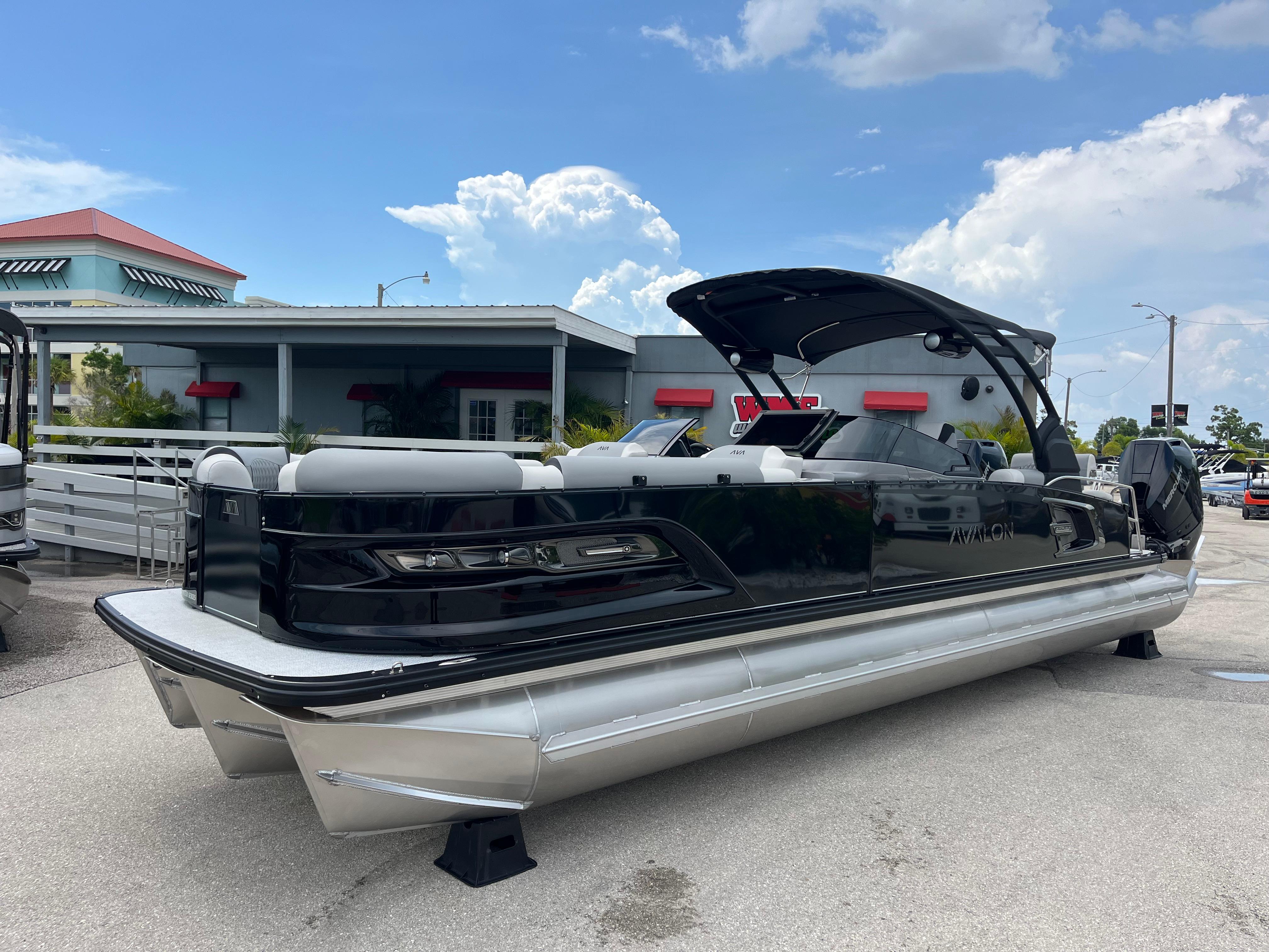 Avalon 2785 Excalibur LTD, Windshield Quad Lounger, Twin Mercury 400hp V-10's