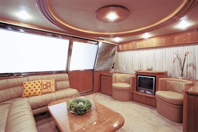 1999 Ferretti Yachts 68
