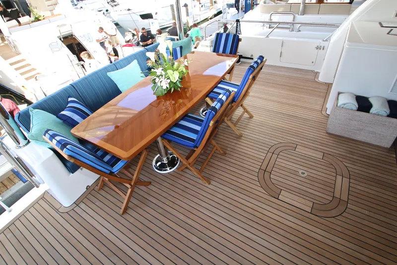 Quit Sun Yacht Photos Pics Luxurious Hargrave 76 yacht deck with elegant dining area, 2015 model.