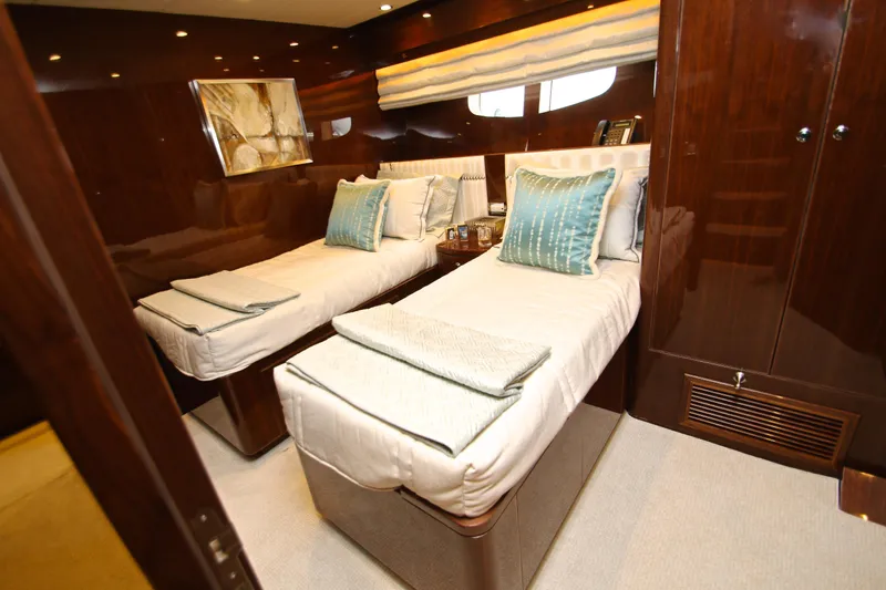 Quit Sun Yacht Photos Pics Luxurious twin cabin interior on 2015 Hargrave 76 yacht, featuring elegant bedding and wood finishes.