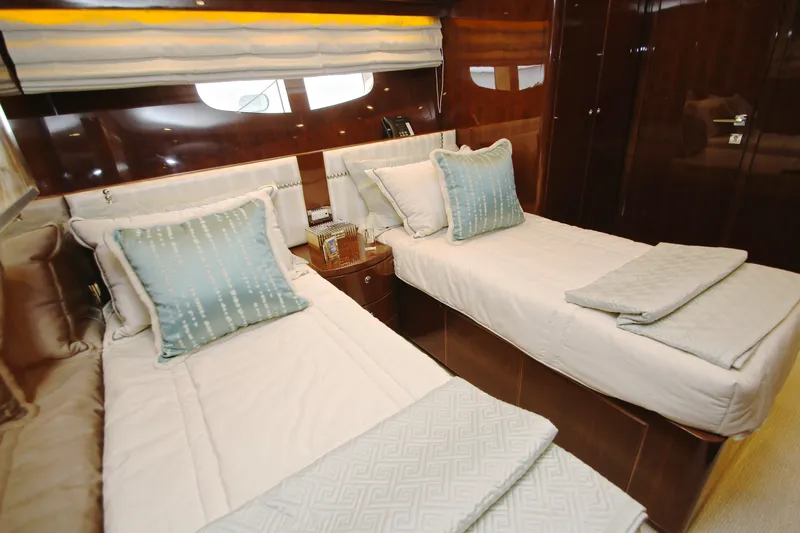 Quit Sun Yacht Photos Pics Luxurious twin cabin interior on 2015 Hargrave 76 yacht, featuring elegant bedding and wood finishes.