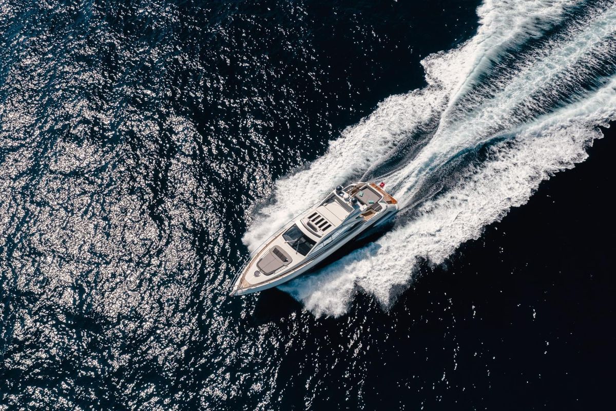 2007 Azimut 69 