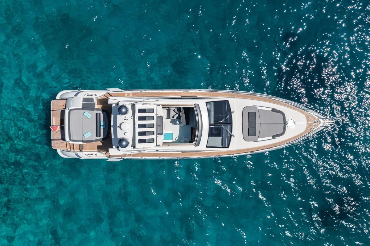 2007 Azimut 69 