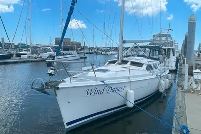 Hunter 426 Deck Saloon