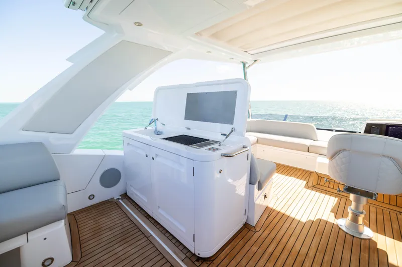 Dreams Yacht Photos Pics Luxurious Sunseeker Manhattan 55 yacht interior with modern amenities, 2021 model.