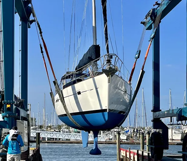 Abra Cadabra Yacht Photos Pics 2004 Beneteau Oceanis 423 sailboat being lifted at a marina.
