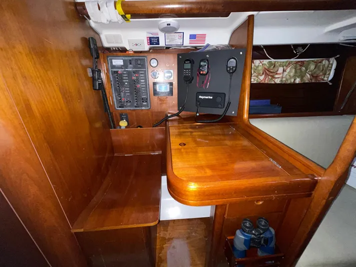 Abra Cadabra Yacht Photos Pics Navigation station on 2004 Beneteau Oceanis 423 sailboat with control panel and communication equipment.