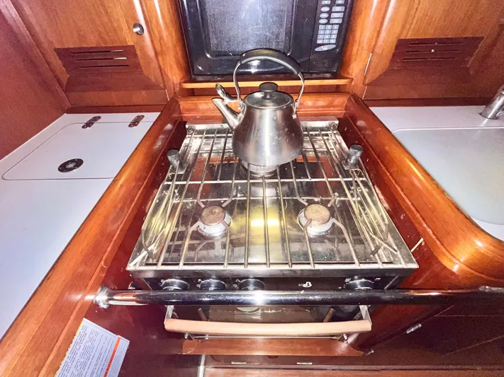 Abra Cadabra Yacht Photos Pics Stainless steel kettle on stove in 2004 Beneteau Oceanis 423 yacht kitchen.