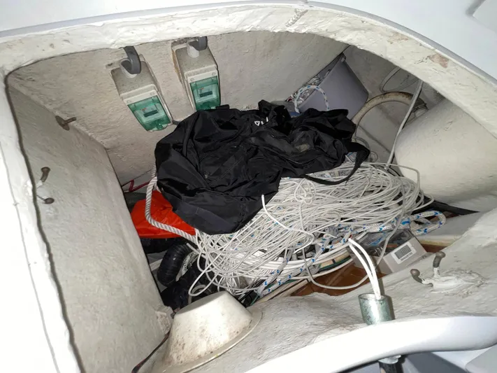 Abra Cadabra Yacht Photos Pics Storage compartment in a 2004 Beneteau Oceanis 423 sailboat, containing ropes and equipment.