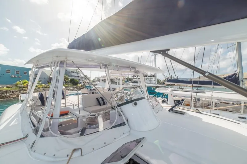  Yacht Photos Pics 2004 Leopard 62 For Sale